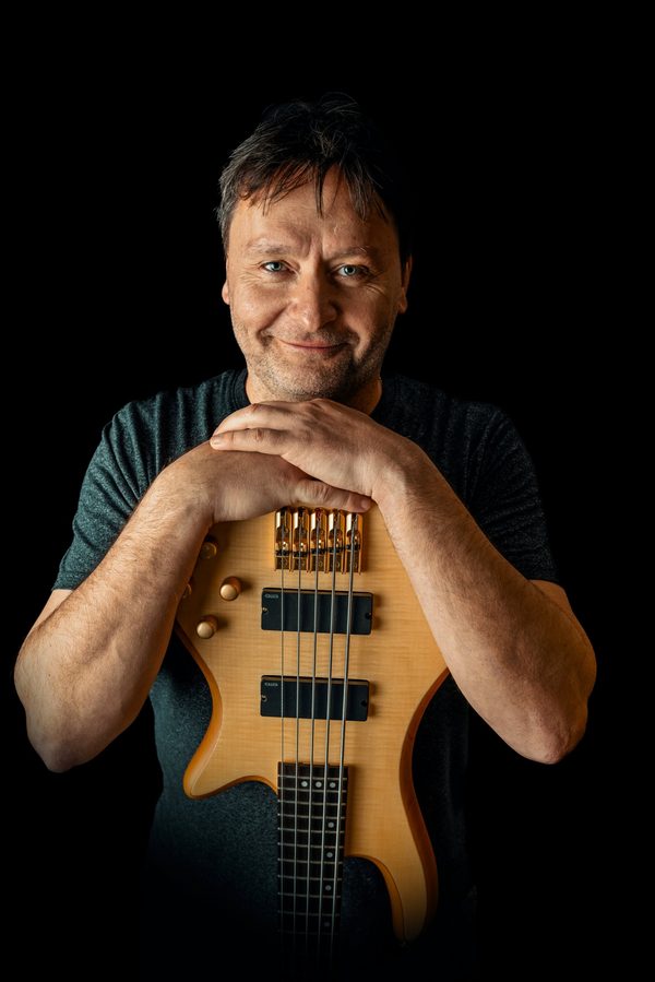 Michal Pazdera, baskytara a zpěv